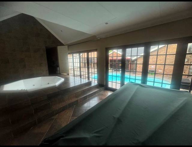 6 BEDROOM HOUSE FOR SALE IN AERORAND